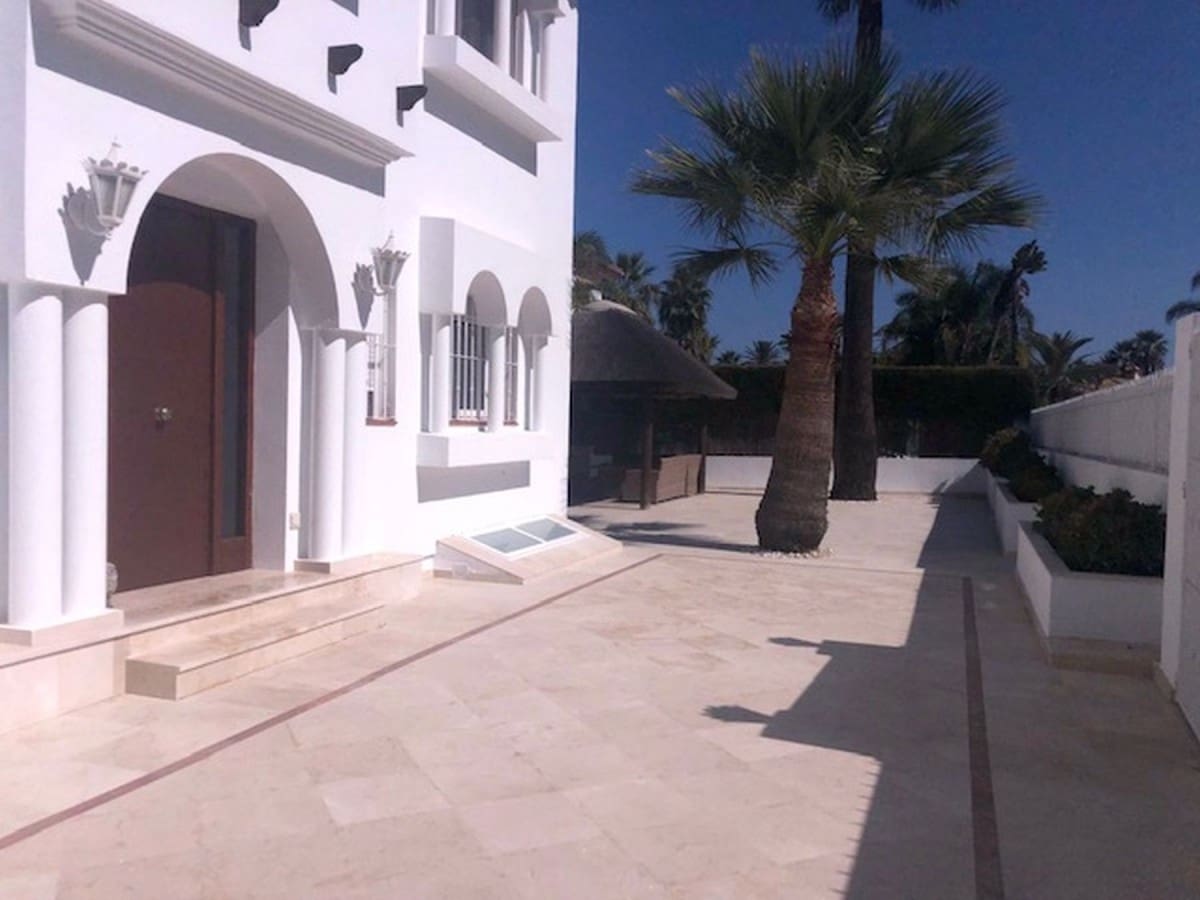 5 makuuhuone Huvila myytävänä paikassa Puerto Banus mukana uima-altaan - 1 195 000 € (Ref: 10001554)
