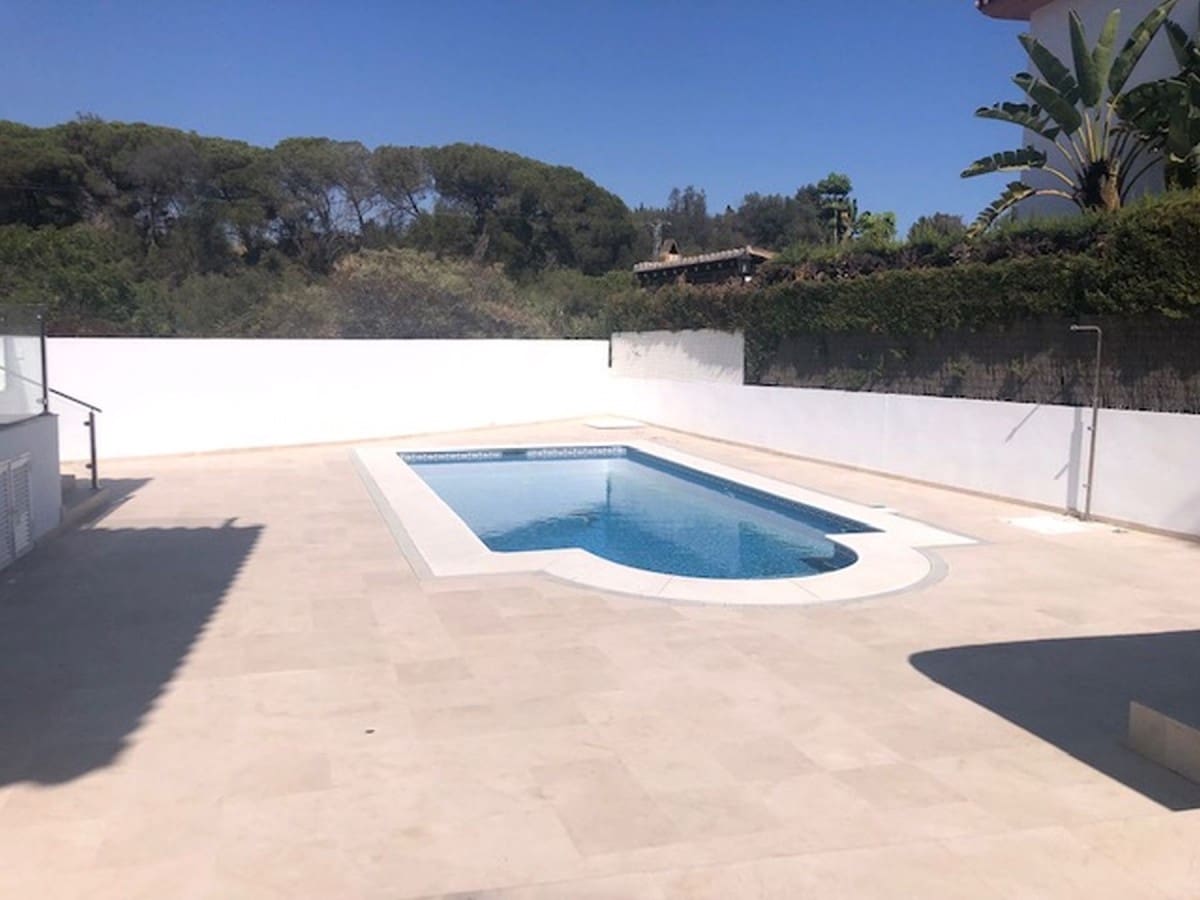 5 makuuhuone Huvila myytävänä paikassa Puerto Banus mukana uima-altaan - 1 195 000 € (Ref: 10001554)