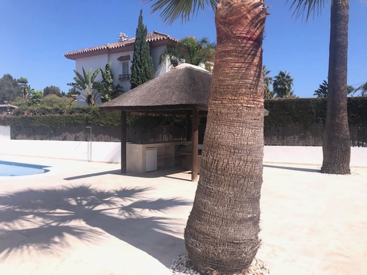 5 makuuhuone Huvila myytävänä paikassa Puerto Banus mukana uima-altaan - 1 195 000 € (Ref: 10001554)