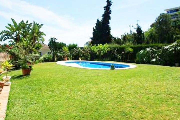 4 soverom Villa til salgs i Marbella med svømmebasseng garasje - € 1 190 000 (Ref: 10001555)