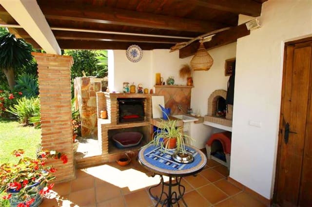 4 soverom Villa til salgs i Marbella med svømmebasseng garasje - € 1 190 000 (Ref: 10001555)
