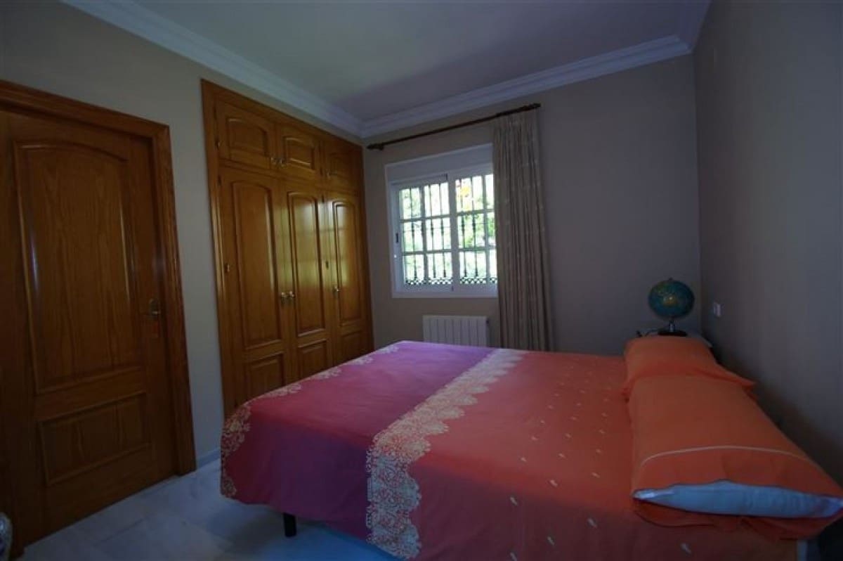 4 soverom Villa til salgs i Marbella med svømmebasseng garasje - € 1 190 000 (Ref: 10001555)