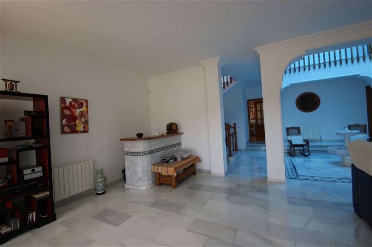4 soverom Villa til salgs i Marbella med svømmebasseng garasje - € 1 190 000 (Ref: 10001555)