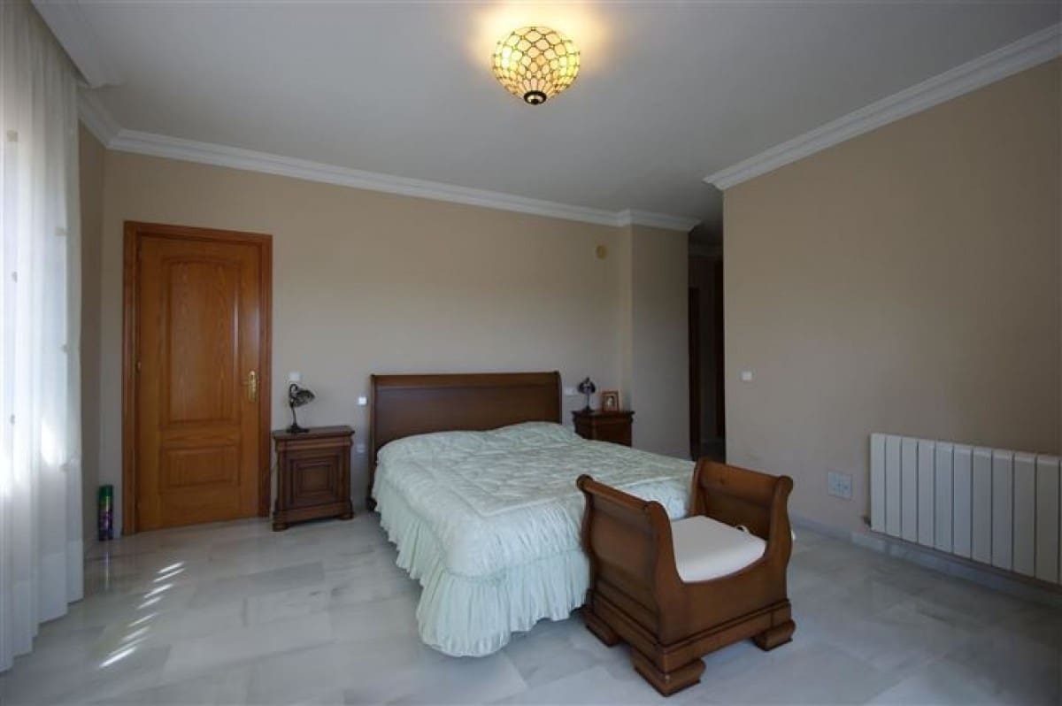 4 soverom Villa til salgs i Marbella med svømmebasseng garasje - € 1 190 000 (Ref: 10001555)