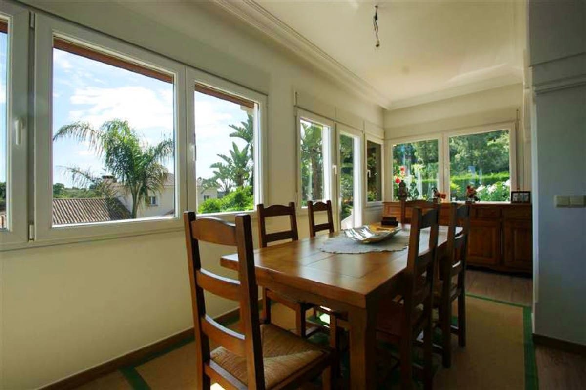 4 soverom Villa til salgs i Marbella med svømmebasseng garasje - € 1 190 000 (Ref: 10001555)