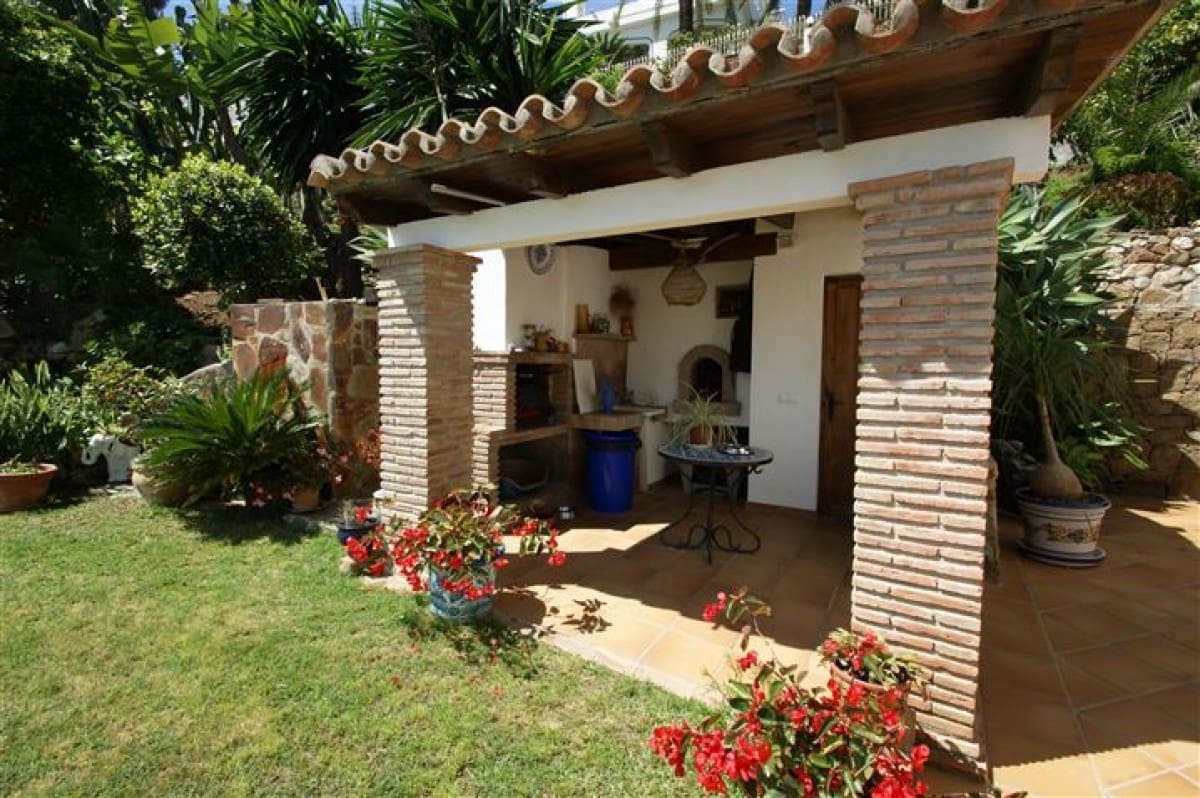 4 soverom Villa til salgs i Marbella med svømmebasseng garasje - € 1 190 000 (Ref: 10001555)