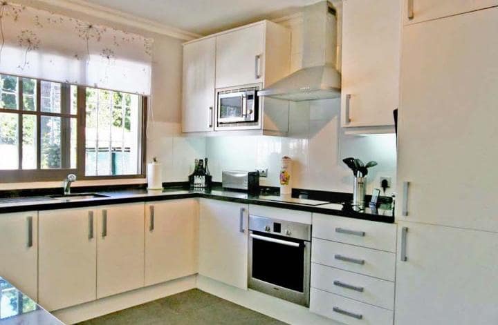 5 slaapkamer Villa te koop in Marbella met zwembad garage - € 749.000 (Ref: 10001557)