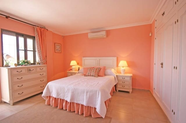 5 camera da letto Villa in vendita in Marbella con piscina garage - 749.000 € (Rif: 10001557)