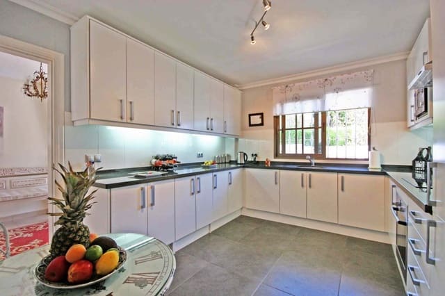 5 camera da letto Villa in vendita in Marbella con piscina garage - 749.000 € (Rif: 10001557)