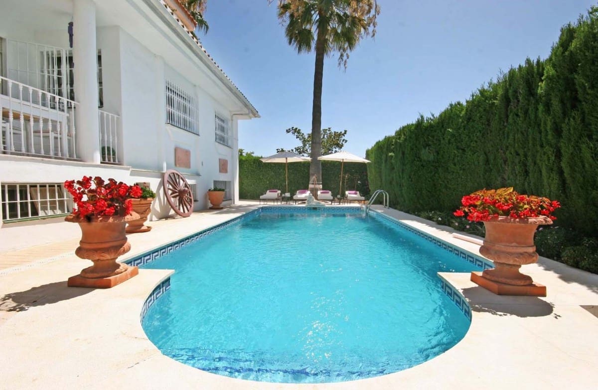 5 slaapkamer Villa te koop in Marbella met zwembad garage - € 749.000 (Ref: 10001557)