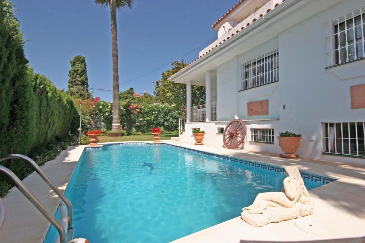 5 slaapkamer Villa te koop in Marbella met zwembad garage - € 749.000 (Ref: 10001557)