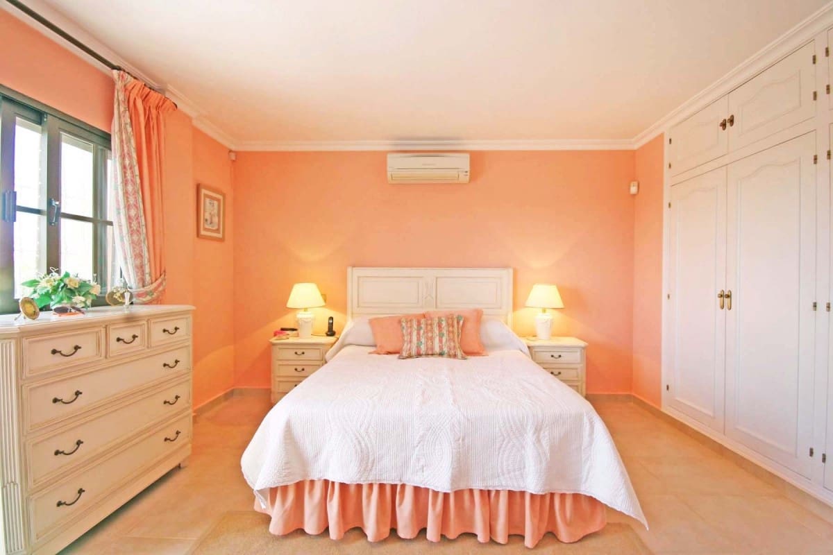 5 slaapkamer Villa te koop in Marbella met zwembad garage - € 749.000 (Ref: 10001557)