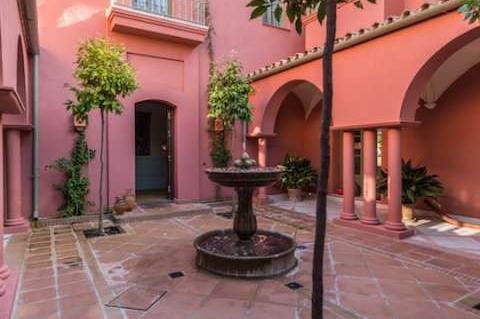 5 sypialnia Willa na sprzedaż w Marbella z basenem garażem - 2 650 000 € (Ref: 10001560)