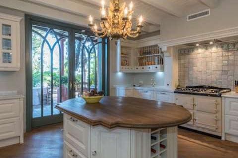 5 sypialnia Willa na sprzedaż w Marbella z basenem garażem - 2 650 000 € (Ref: 10001560)