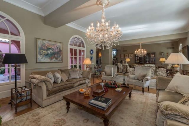 5 sypialnia Willa na sprzedaż w Marbella z basenem garażem - 2 650 000 € (Ref: 10001560)