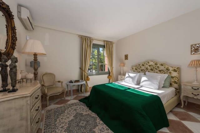 5 sypialnia Willa na sprzedaż w Marbella z basenem garażem - 2 650 000 € (Ref: 10001560)