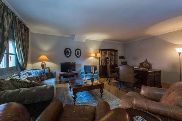 5 sypialnia Willa na sprzedaż w Marbella z basenem garażem - 2 650 000 € (Ref: 10001560)