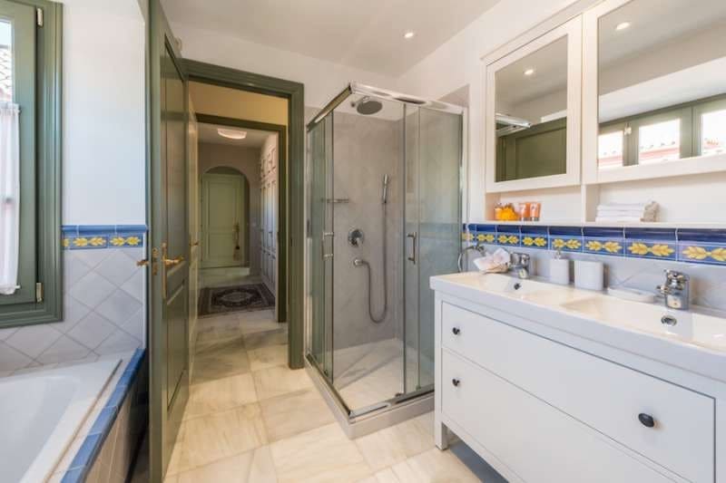 5 sypialnia Willa na sprzedaż w Marbella z basenem garażem - 2 650 000 € (Ref: 10001560)