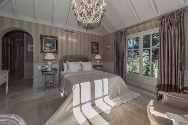 5 sypialnia Willa na sprzedaż w Marbella z basenem garażem - 2 650 000 € (Ref: 10001560)