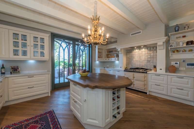 5 sypialnia Willa na sprzedaż w Marbella z basenem garażem - 2 650 000 € (Ref: 10001560)