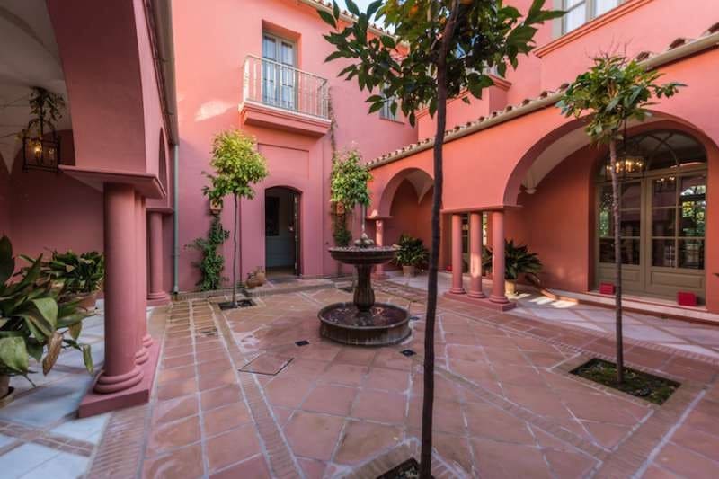 5 sypialnia Willa na sprzedaż w Marbella z basenem garażem - 2 650 000 € (Ref: 10001560)