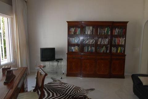6 sypialnia Willa na sprzedaż w Marbella z basenem garażem - 1 875 000 € (Ref: 10001561)