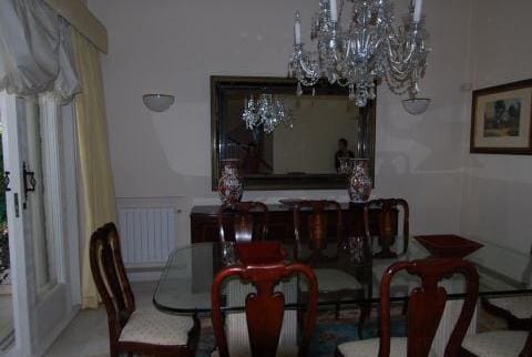 6 sypialnia Willa na sprzedaż w Marbella z basenem garażem - 1 875 000 € (Ref: 10001561)