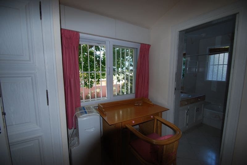 6 sypialnia Willa na sprzedaż w Marbella z basenem garażem - 1 875 000 € (Ref: 10001561)