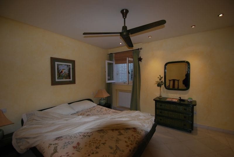 6 sypialnia Willa na sprzedaż w Marbella z basenem garażem - 1 875 000 € (Ref: 10001561)