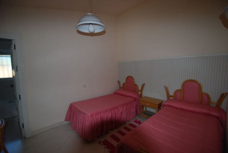 6 sypialnia Willa na sprzedaż w Marbella z basenem garażem - 1 875 000 € (Ref: 10001561)