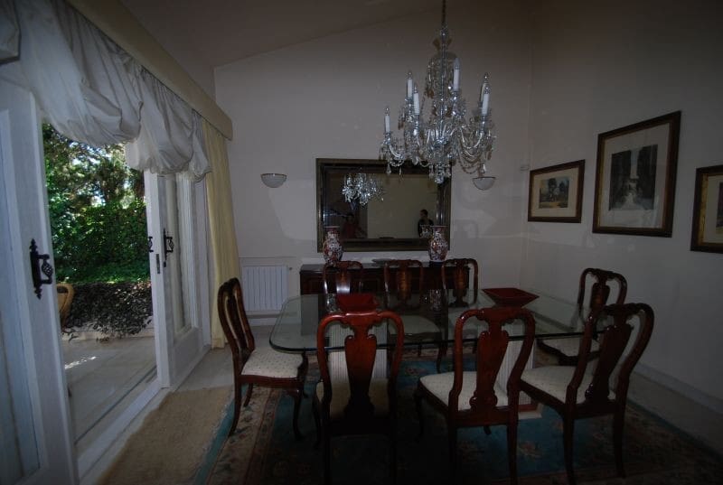 6 sypialnia Willa na sprzedaż w Marbella z basenem garażem - 1 875 000 € (Ref: 10001561)