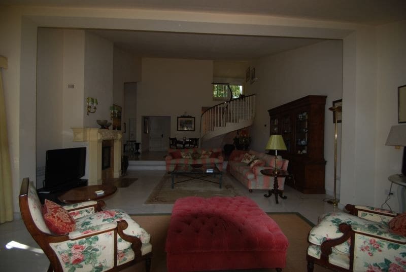 6 sypialnia Willa na sprzedaż w Marbella z basenem garażem - 1 875 000 € (Ref: 10001561)