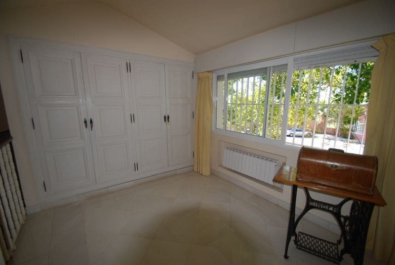 6 sypialnia Willa na sprzedaż w Marbella z basenem garażem - 1 875 000 € (Ref: 10001561)