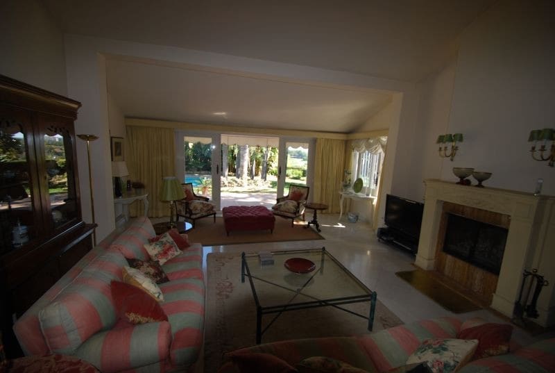6 sypialnia Willa na sprzedaż w Marbella z basenem garażem - 1 875 000 € (Ref: 10001561)