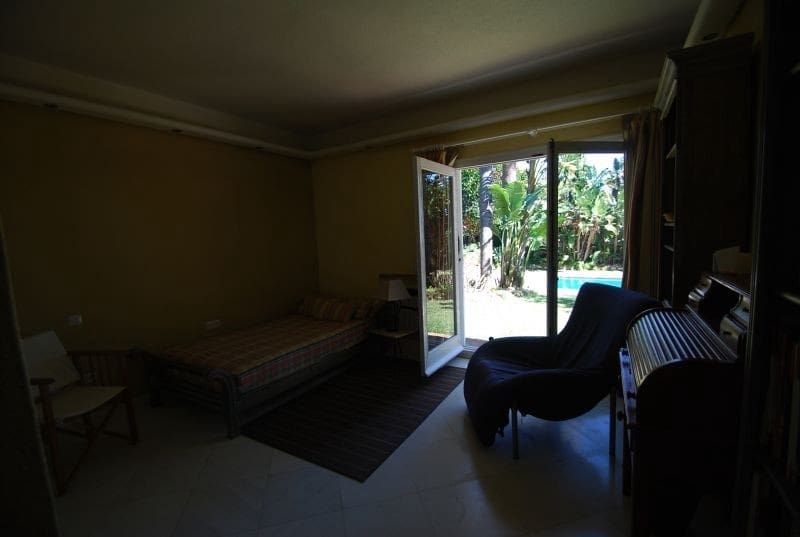 6 sypialnia Willa na sprzedaż w Marbella z basenem garażem - 1 875 000 € (Ref: 10001561)