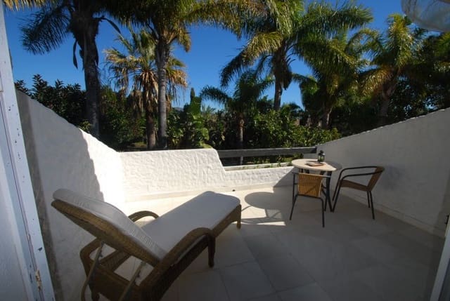 6 sypialnia Willa na sprzedaż w Marbella z basenem garażem - 1 875 000 € (Ref: 10001561)