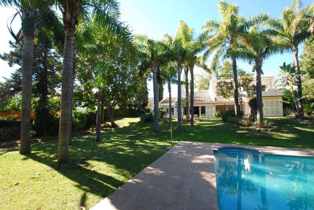 6 sypialnia Willa na sprzedaż w Marbella z basenem garażem - 1 875 000 € (Ref: 10001561)