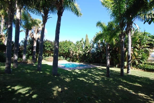 6 sypialnia Willa na sprzedaż w Marbella z basenem garażem - 1 875 000 € (Ref: 10001561)