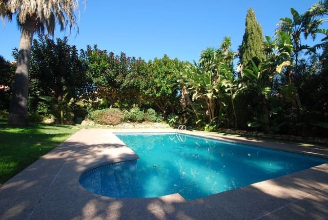 6 sypialnia Willa na sprzedaż w Marbella z basenem garażem - 1 875 000 € (Ref: 10001561)