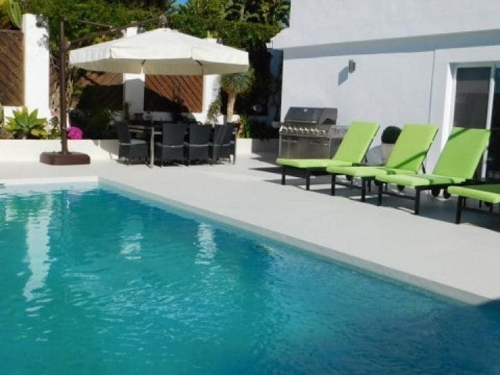 4 quarto Moradia para venda em Marbella com piscina garagem - 1 295 000 € (Ref: 10001562)