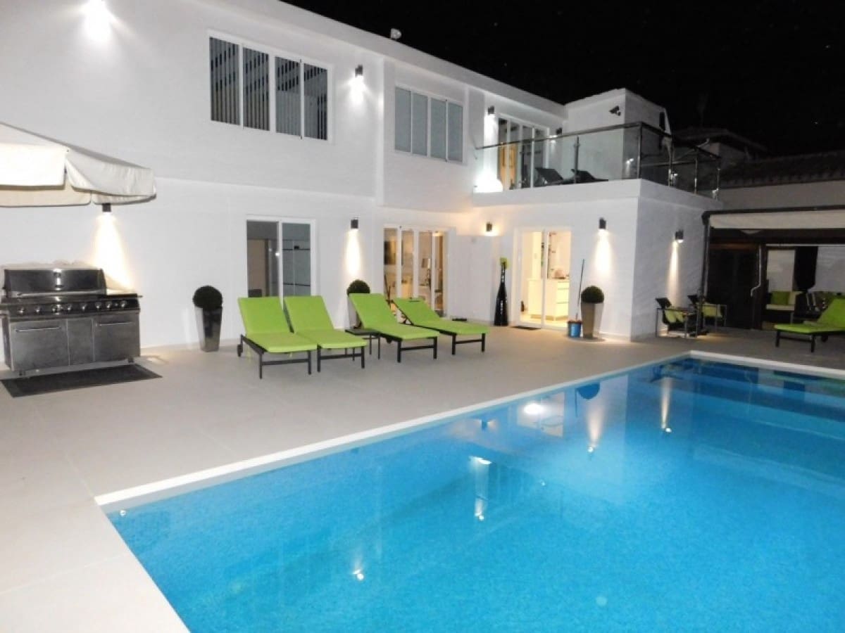 4 quarto Moradia para venda em Marbella com piscina garagem - 1 295 000 € (Ref: 10001562)
