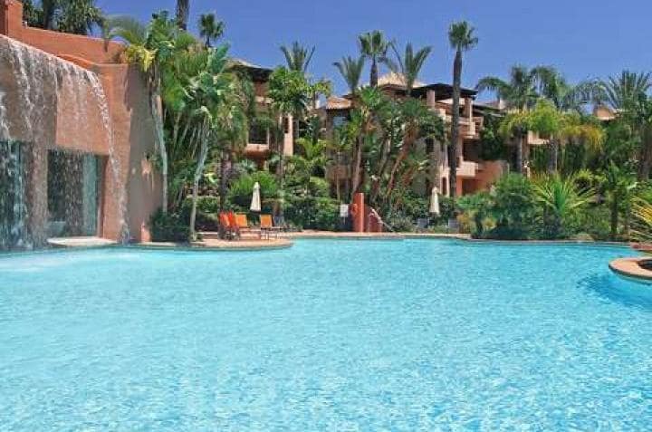 2 sovrum Takvåning till salu i Marbella med pool garage - 1 100 000 € (Ref: 10001564)