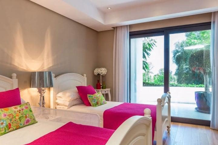 5 bedroom Villa for sale in Marbella with pool garage - € 1,950,000 (Ref: 10001566)