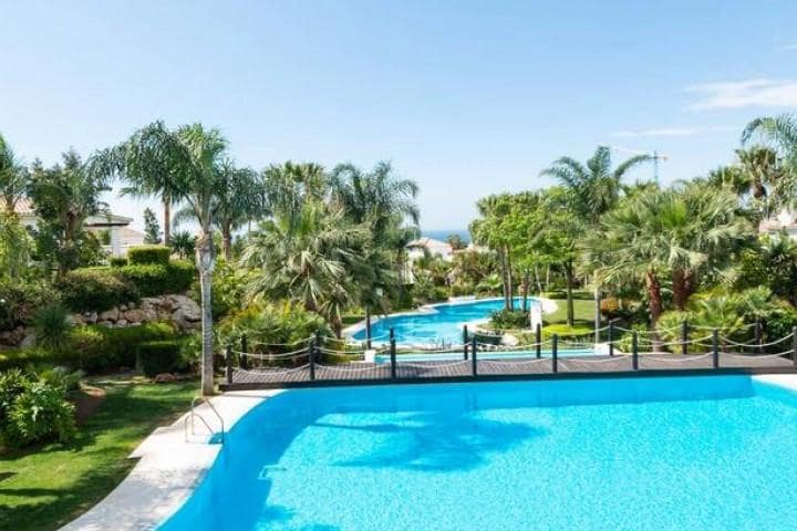 5 bedroom Villa for sale in Marbella with pool garage - € 1,950,000 (Ref: 10001566)