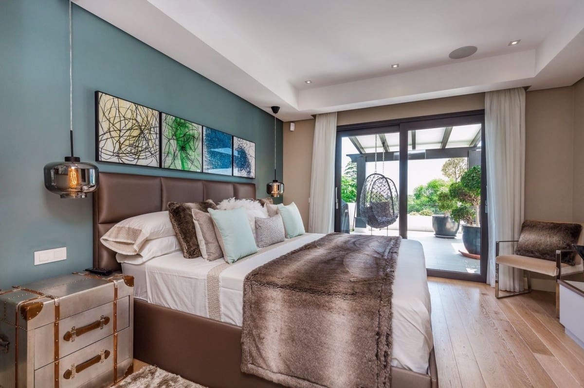 5 bedroom Villa for sale in Marbella with pool garage - € 1,950,000 (Ref: 10001566)