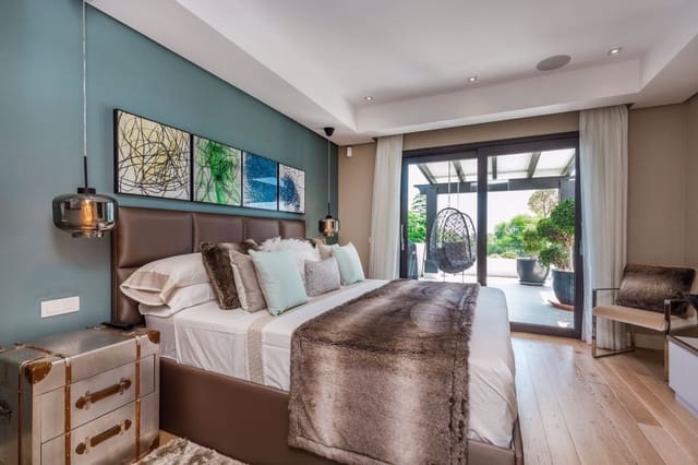 5 bedroom Villa for sale in Marbella with pool garage - € 1,950,000 (Ref: 10001566)