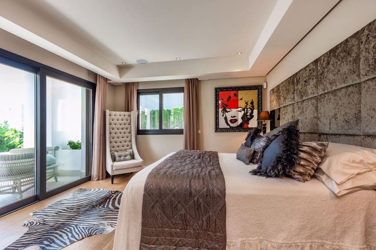 5 bedroom Villa for sale in Marbella with pool garage - € 1,950,000 (Ref: 10001566)