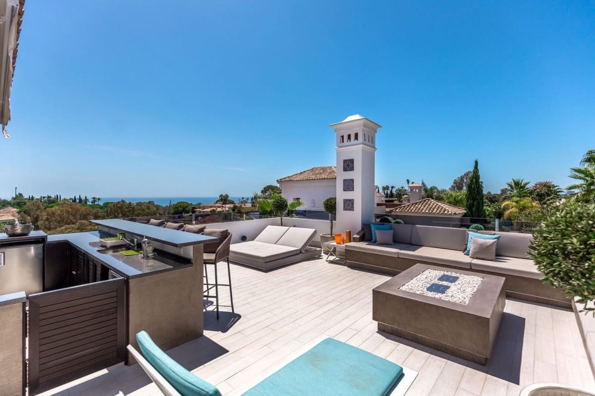 5 bedroom Villa for sale in Marbella with pool garage - € 1,950,000 (Ref: 10001566)