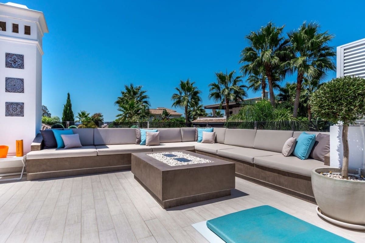 5 bedroom Villa for sale in Marbella with pool garage - € 1,950,000 (Ref: 10001566)