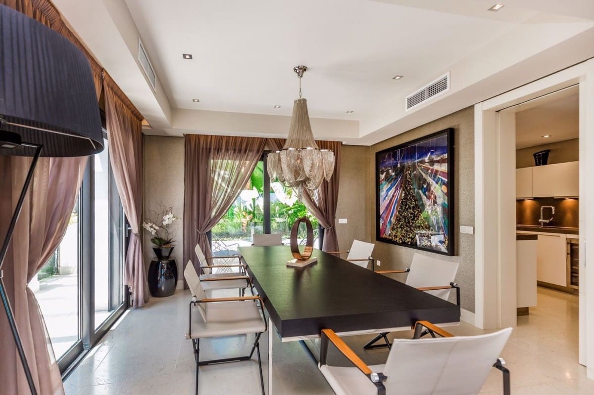 5 bedroom Villa for sale in Marbella with pool garage - € 1,950,000 (Ref: 10001566)